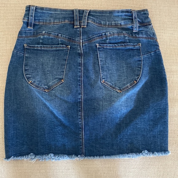 YMI Mini Skirt High Waist Small Distressed Denim Mini Skirt Frayed Hem P… - Picture 3 of 7